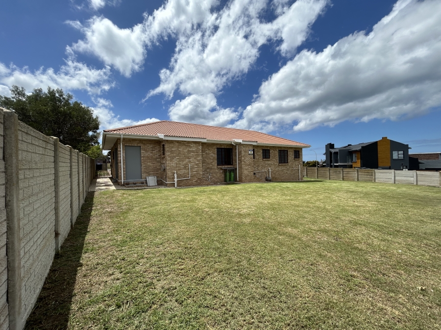 3 Bedroom Property for Sale in Wavecrest Eastern Cape
